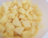 Foto del paso 3 de la receta: Contramuslos de pollo con patatas en salsa de whisky