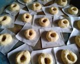 Foto langkah ke 5 dari resep Donat Tanpa Ulen.