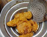 A picture of step 2 of Veggies chilli besan fry.