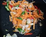 Foto langkah ke 4 dari resep Oseng Kubis, Wortel, Telur.