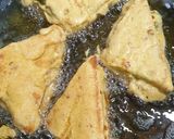 A picture of step 5 of Stuffed bread pokora.