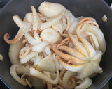 Foto del paso 2 de la receta: Pulpitos blancos encebollados