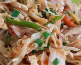 รูปขั้นตอนการทำที่ 2 ของ ไก่ฉีกผัดพริกเกลือ
