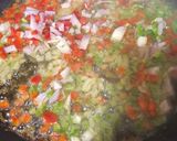 Foto del paso 5 de la receta: Arroz de ventresca de atún y langostinos