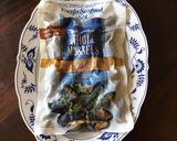 A picture of step 1 of California Farm Mussels in Garlic Cream with French Fries.