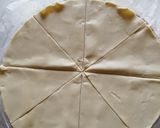 Foto del passaggio 2 della ricetta CORNETTI SALATI CON PASTA SFOGLIA (cornetti cacio e pepe)