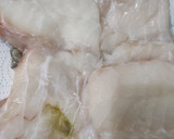 Foto del paso 2 de la receta: Bacalao Skrei con Mantequilla de Miso al limón y Cebolla caramelizada