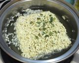 Foto langkah ke 3 dari resep Tutorial membuat Bakmi Ayam “Mie Sedap”.