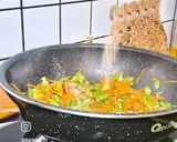Foto langkah ke 4 dari resep Orak Arik Telur Buncis & Wortel.
