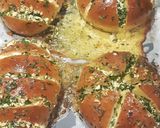 Foto langkah ke 5 dari resep Korean Garlic Bun.