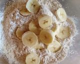 A picture of step 2 of Banana coconut malpua.