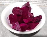 Foto langkah ke 1 dari resep Smoothies Bowl - Buah Naga Merah.