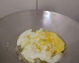 Foto langkah ke 3 dari resep Telur Ceplok Kecap Manis Saus Tiram.