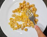 A picture of step 1 of Chickpea and Tomato Sandwich with Oregano (Vegan Sandwich).
