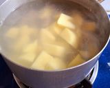 Hình bước làm 2 của món Canh khoai tây sườn non