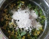 A picture of step 2 of Methi pakora.