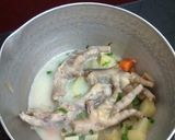 Foto langkah ke 5 dari resep Day. 95 Misoa Sop Ceker Ayam (9 month+).