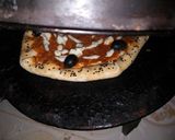 صورة لخطوة 3 من وصفة بيتزا محشية في الجوانب على الطاجين 😋