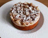 Foto del paso 13 de la receta: Bizcocho de nueces con cobertura de crema y manzana sin gluten