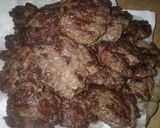 Foto del paso 4 de la receta: Hamburguesas a la plancha con ensalada de tomate