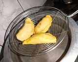 A picture of step 17 of Mawa Gujiya.