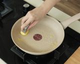 Foto langkah ke 3 dari resep Korean Tortilla Egg Sandwich Devina Hermawan.