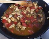 Une image de l'étape 12 de Filet de poulet aux tomates, épices, coriandre et jus de rhubarbe rose.