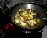 मटर मशरूम की सब्जी (matar mushroom ki sabzi recipe in Hindi) रेसिपी चरण 4 फोटो