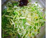 Foto langkah ke 2 dari resep Tumis Kangkung Bunga Pepaya.