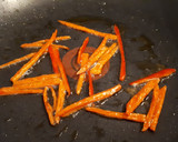 Foto del paso 4 de la receta: Ensalada de col con aderezo de lima, leche de coco y cacahuetes