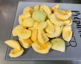Une image de l'étape 5 de Tarte renversée façon tatin aux pommes, abricots et caramel.