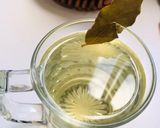 A picture of step 4 of Bay leaf Tea.