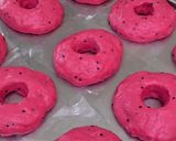 Foto langkah ke 3 dari resep Donat Buah Naga.