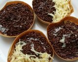 Foto langkah ke 9 dari resep Martabak Manis Mini Bersarang.