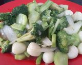 Foto langkah ke 7 dari resep Brokoli saos tiram dengan telur puyuh.