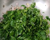 A picture of step 4 of Methi pithale.