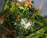 Foto langkah ke 6 dari resep Cah Kangkung Saus Tiram.