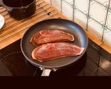Foto del passaggio 4 della ricetta Petto d’anatra al Vino Rosso e Patate