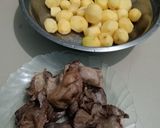 Foto langkah ke 1 dari resep Semur Kentang Hati Ampela Ayam.