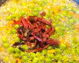 Foto del paso 6 de la receta: Vieiras y cecina con guarnición de guisantes salteados