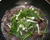 รูปขั้นตอนการทำที่ 5 ของ ผัดเลือดหมูใส่ต้นหอม#เย็นนี้ผอมแน่