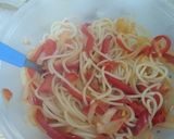 Foto del paso 2 de la receta: Fideos con Morrón, cebolla y tomates cherry