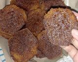 Foto langkah ke 6 dari resep Bolu Caramel / Bolu Sarang Semut 3 Telur.