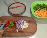 Foto langkah ke 2 dari resep Oseng kacang panjang wortel.