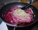 Foto langkah ke 6 dari resep Creamy Pitaya Pasta (spaghetti krim buah naga).