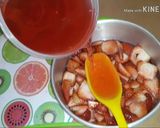 Foto del paso 3 de la receta: Gelatina de lechera con fresas encapsuladas!!!