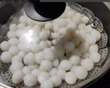 A picture of step 3 of Rice flour sesame dumplings.