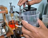Foto langkah ke 6 dari resep Iced Americano Butterscotch dari Biji Flores Badjawa.