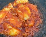 Gambar langkah 3 resipi Sambal Sardin Kentang.
