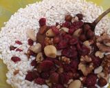 Foto del passaggio 1 della ricetta Granola al cioccolato e frutta secca